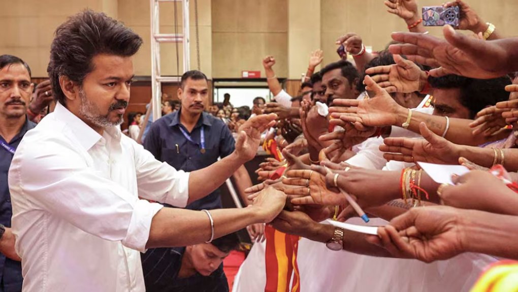 വിജയ് സർക്കാർ 6 മാസം മാത്രം; സ്റ്റാലിൻ തിരിച്ചുവരും: ഭരണകക്ഷിയെ വെല്ലുവിളിച്ച് ഡിഎംകെ നേതാവ്